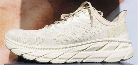 how to wash white hokas